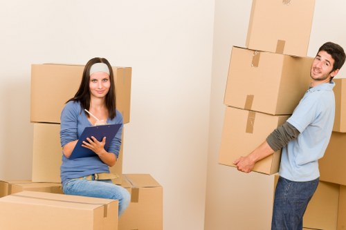 Preparing household items for storage in Southnorwood with careful packing